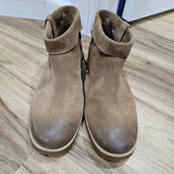 Ugg womens flat bootie boots. Tan suede. NWOT  sz. 8.5 - Picture 6 of 11